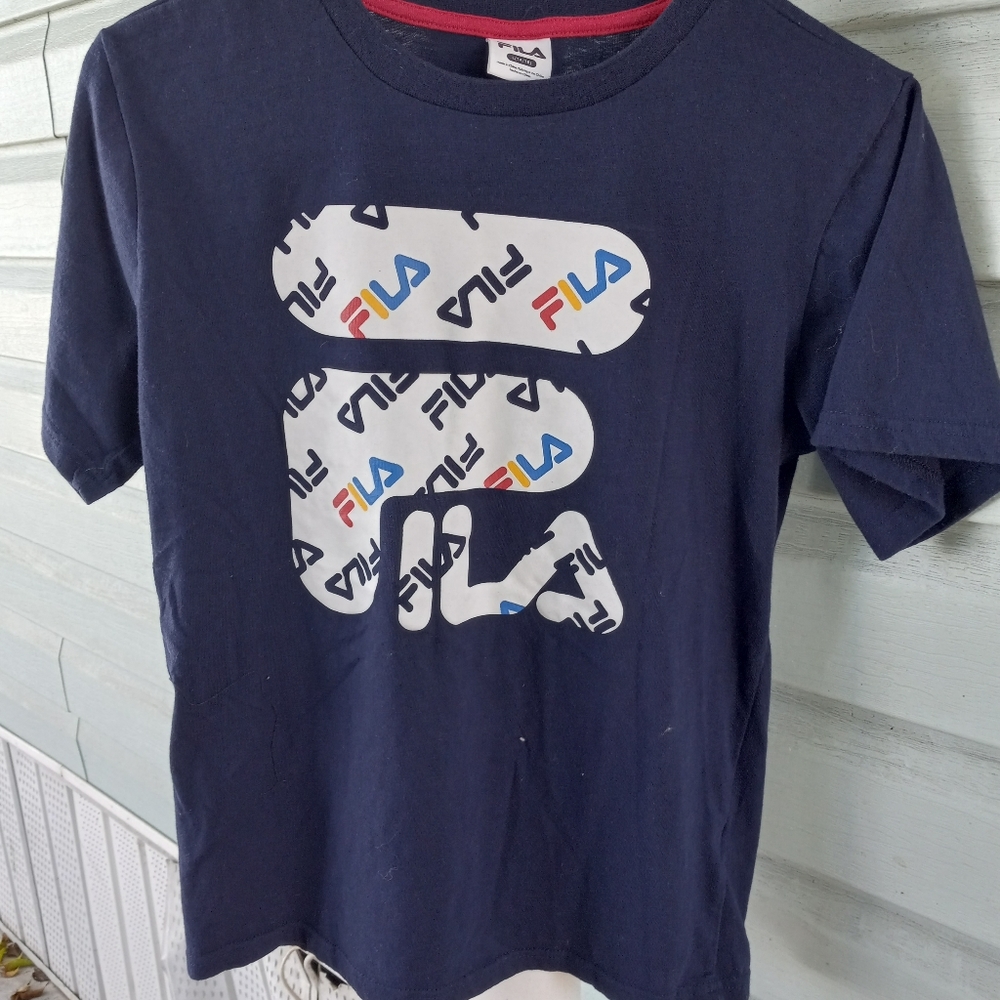 Boys size large t-shirt Fila